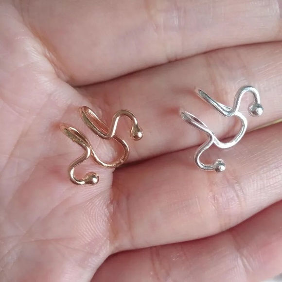 Curly Tragus Ear Cuff No Piercing Earrings - Picture 2 of 3